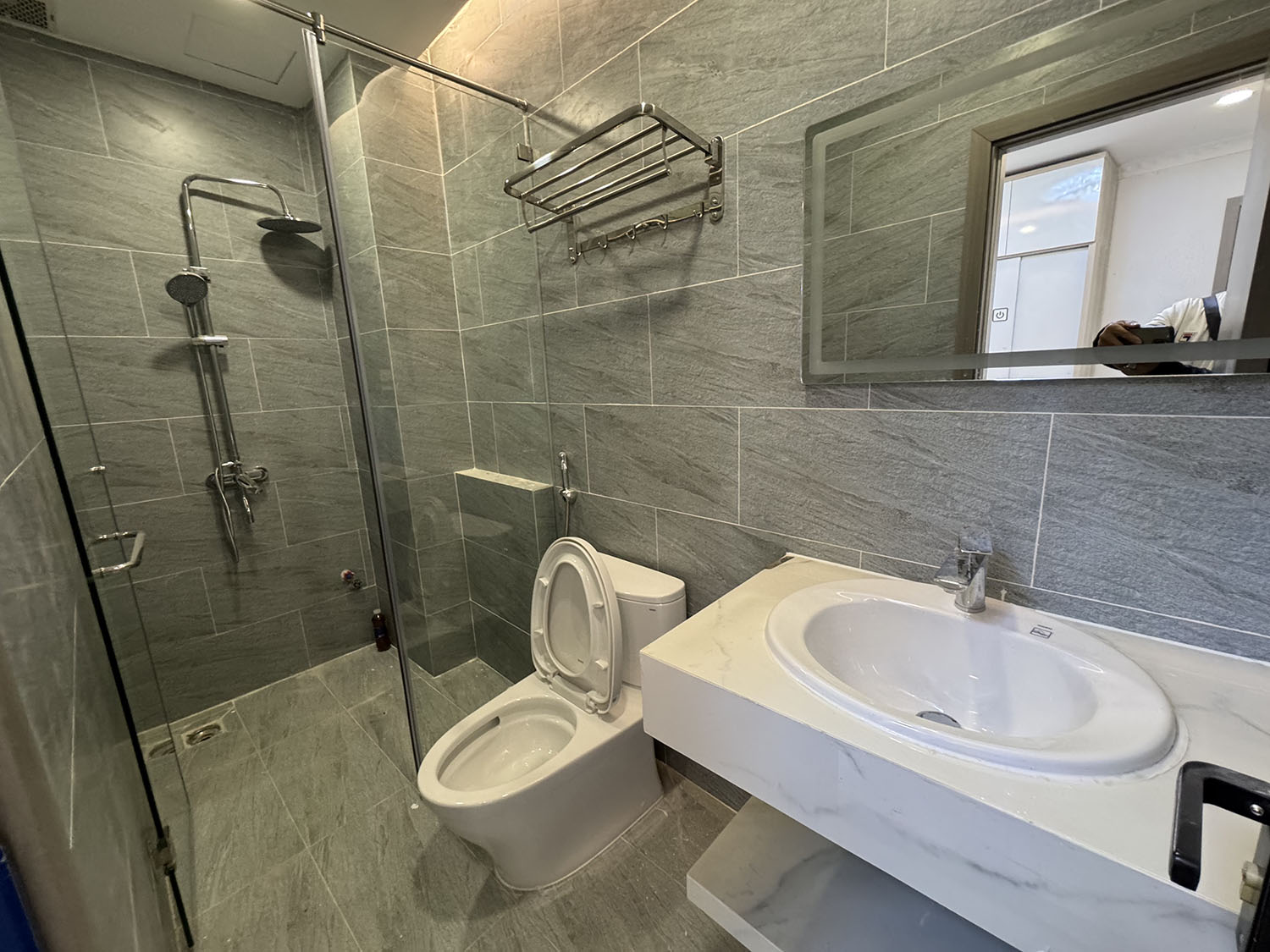 Nhà phố mới 100%, DTKV: 4mx12,5m, vuông, 4 tầng, full nội thất, hẻm xe hơi khu Vip NGUYỄN VĂN TRỖI